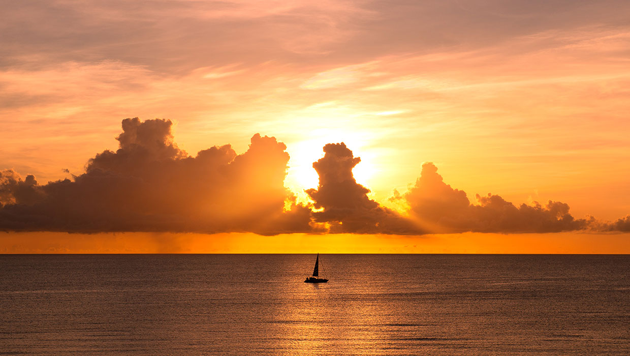 サンセットバー スペクトラ 天国の名にもっともふさわしい楽園へ ハレクラニ沖縄 公式